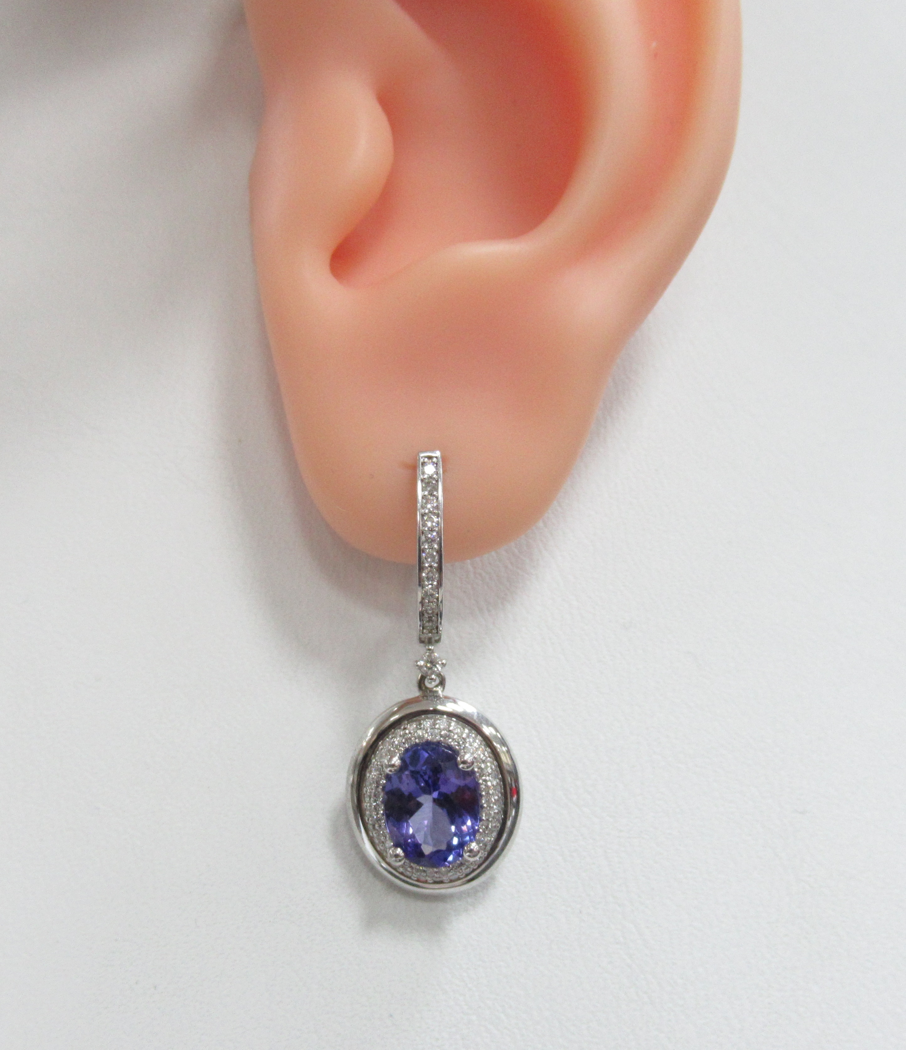 Серьги из белого золота с танзанитами